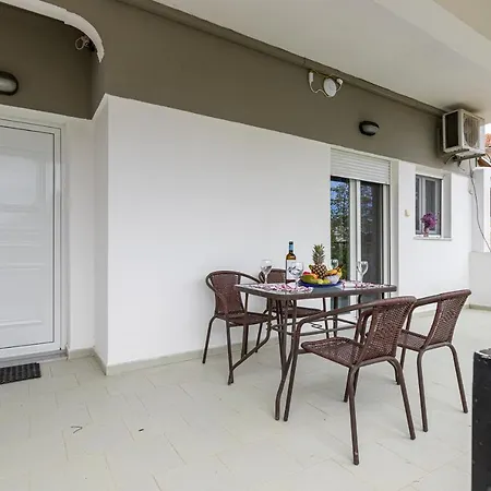 Apartament Vardakas